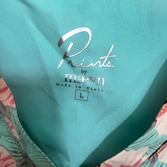 Prints by Maevn scrub top - Picture 2 of 3